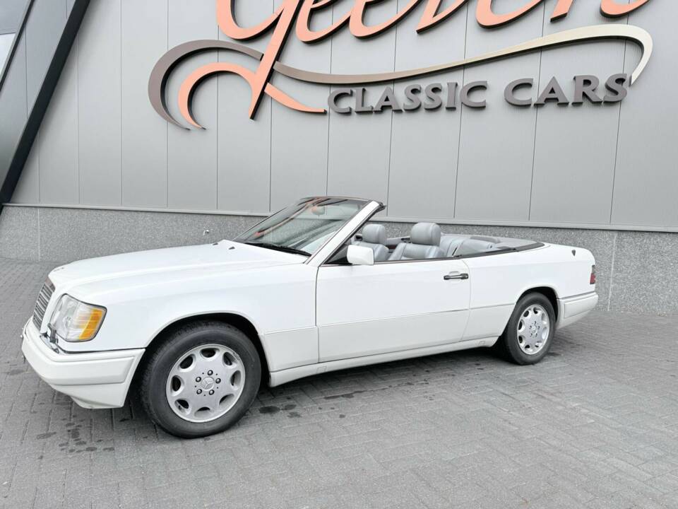 Imagen 3/41 de Mercedes-Benz E 320 (1995)