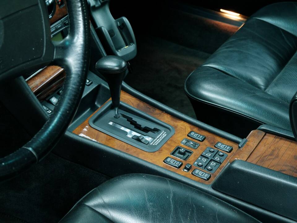 Bild 35/50 von Mercedes-Benz 500 SEL (1990)