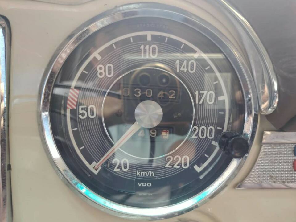 Image 41/58 of Mercedes-Benz 280 SL (1969)