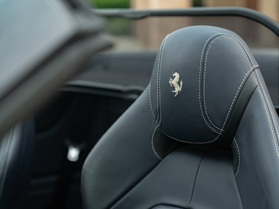 Bild 47/50 von Ferrari California T (2014)