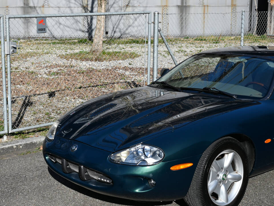 Image 12/23 of Jaguar XK8 4.0 (1998)