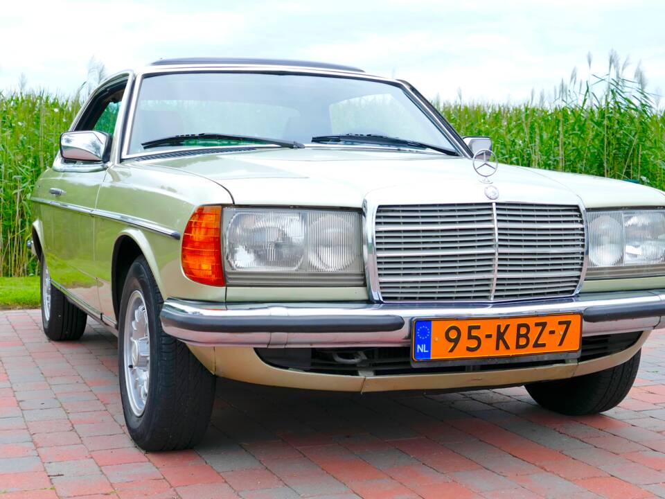 Image 4/22 of Mercedes-Benz 280 CE (1983)
