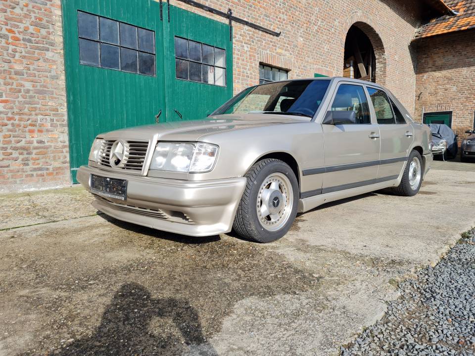 Bild 2/21 von Mercedes-Benz 300 E (1986)