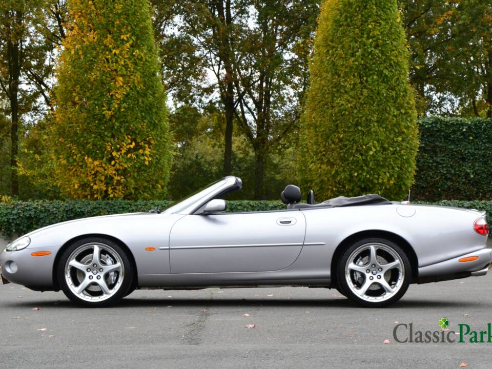 Image 2/50 of Jaguar XKR &quot;Silverstone&quot; (2000)
