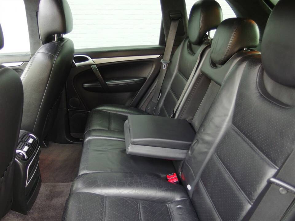 Image 62/99 of Porsche Cayenne Turbo (2007)