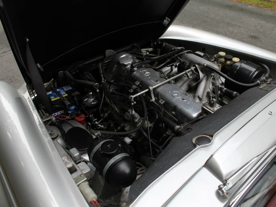 Image 14/17 of Mercedes-Benz 280 SL (1970)