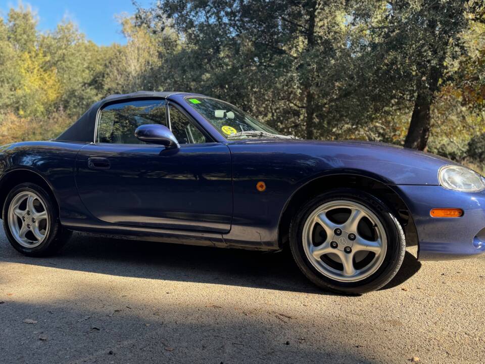 Imagen 6/43 de Mazda MX-5 1.8 (2001)