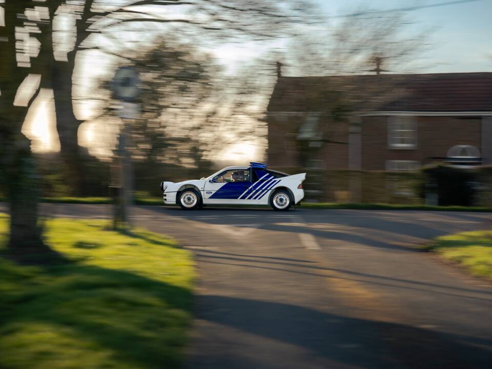 Image 24/50 of Ford RS200 (1986)