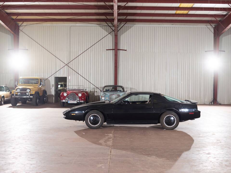 Obraz 18/63 pojazdu Pontiac Firebird TransAm (1984)