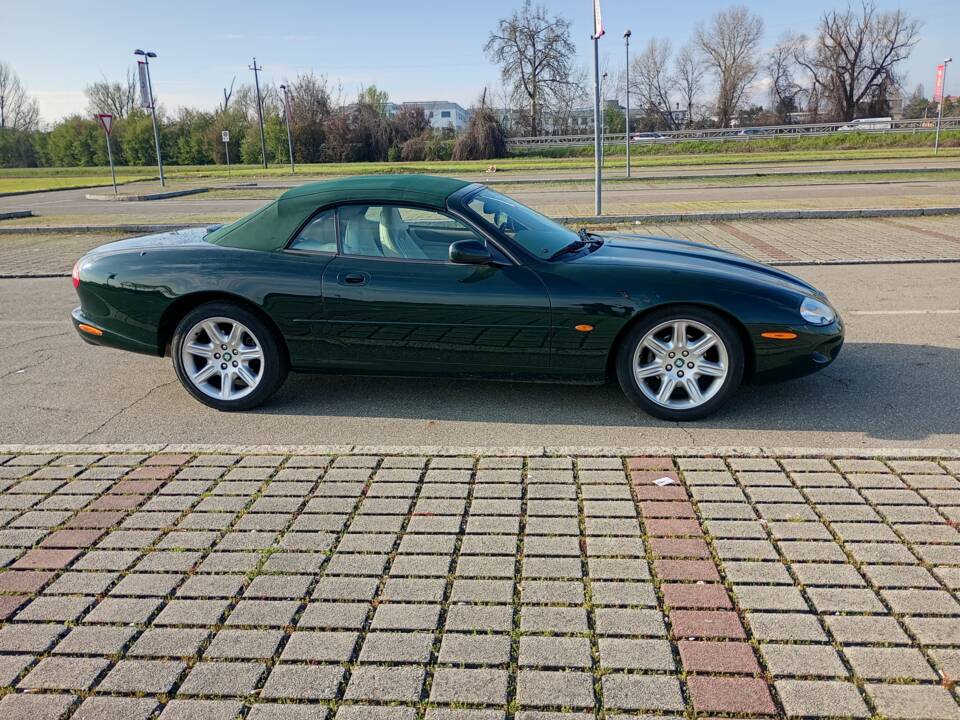 Immagine 8/39 di Jaguar XK8 4.0 (1998)