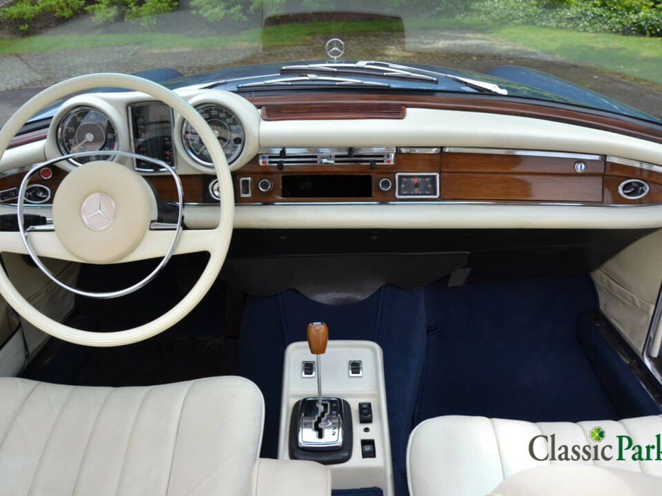 Image 12/50 de Mercedes-Benz 280 SE 3,5 (1971)