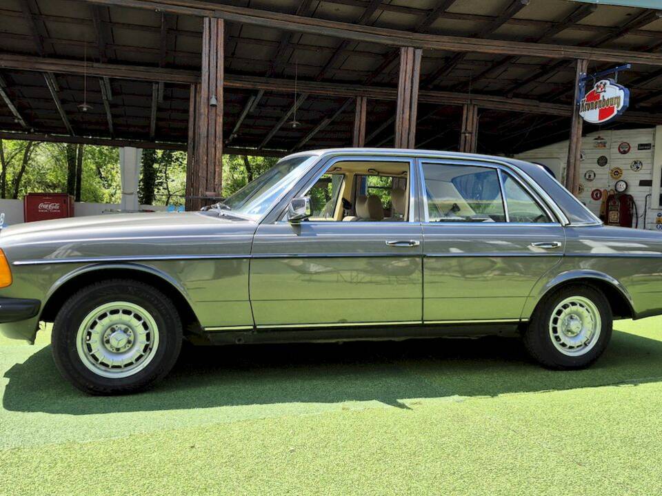 Image 4/71 of Mercedes-Benz 240 D (1980)