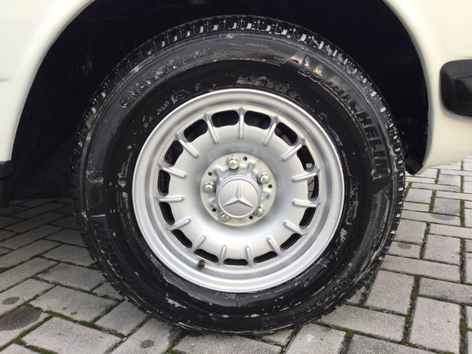 Immagine 36/39 di Mercedes-Benz 240 TD (1983)