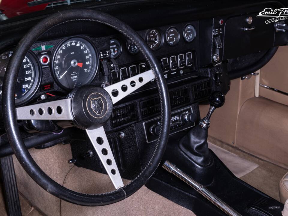 Immagine 4/7 di Jaguar Type E V12 (2+2) (1972)