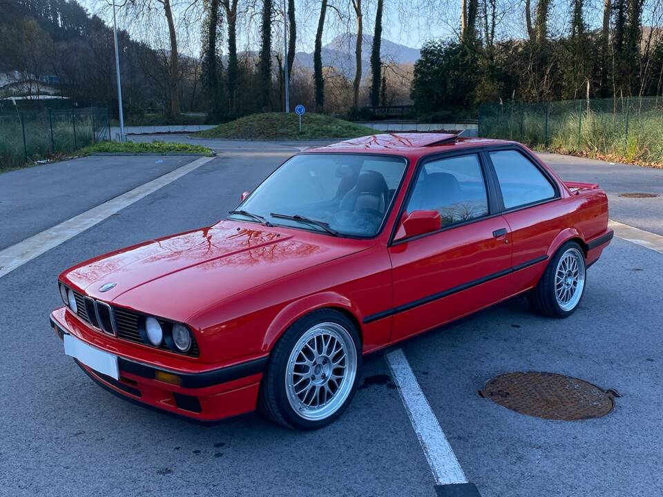 Imagen 100/180 de BMW 316i (1989)