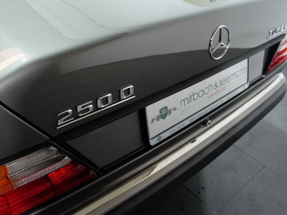 Image 8/40 of Mercedes-Benz 250 TD (1990)
