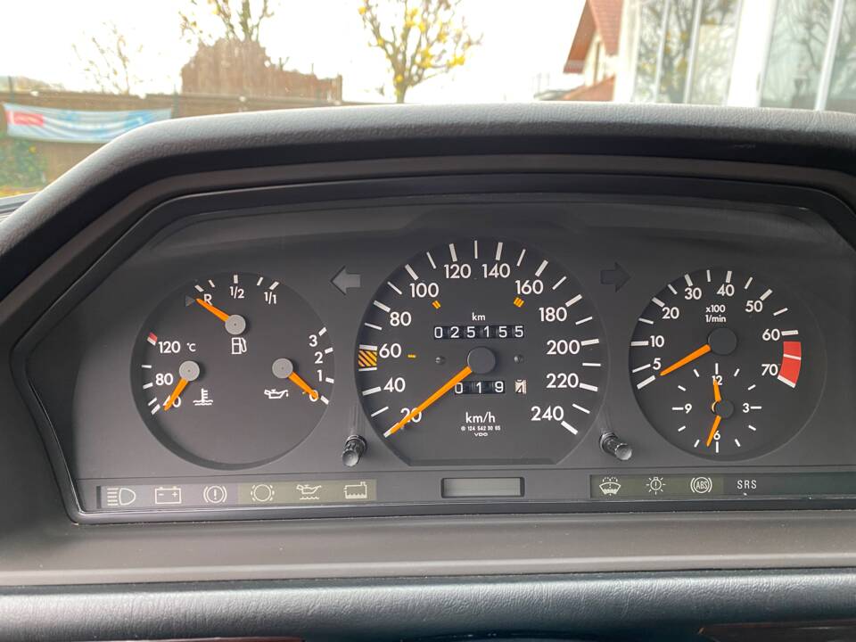 Image 5/15 of Mercedes-Benz E 220 (1996)