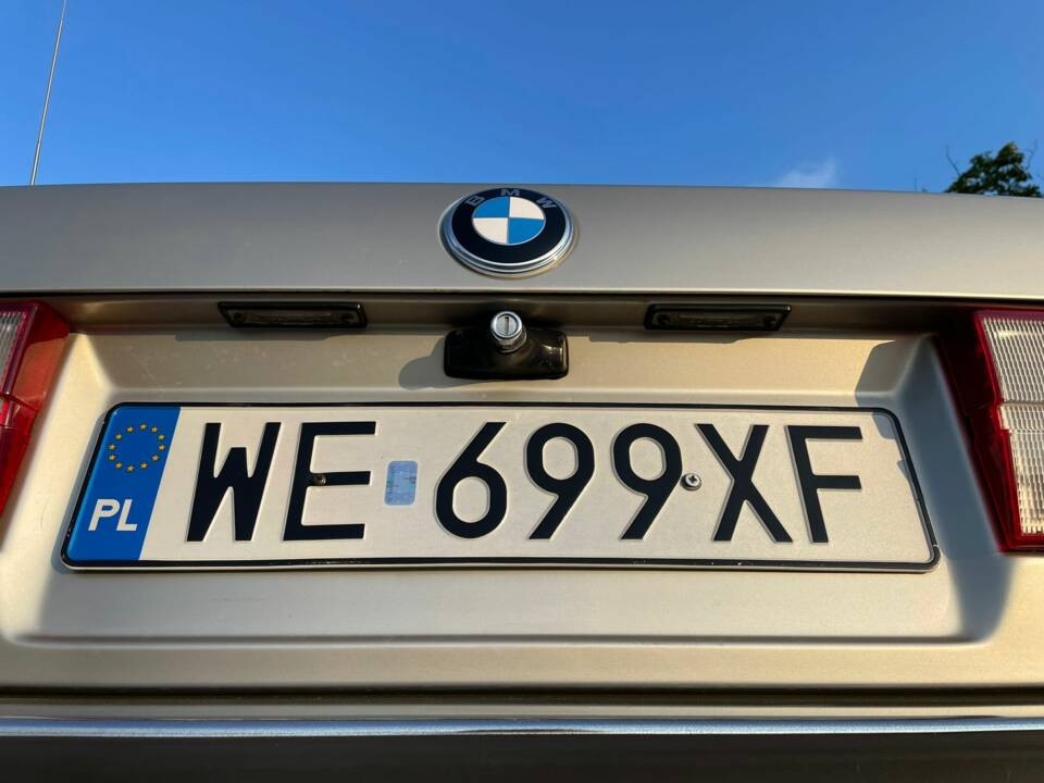 Image 18/21 of BMW 325e (1985)