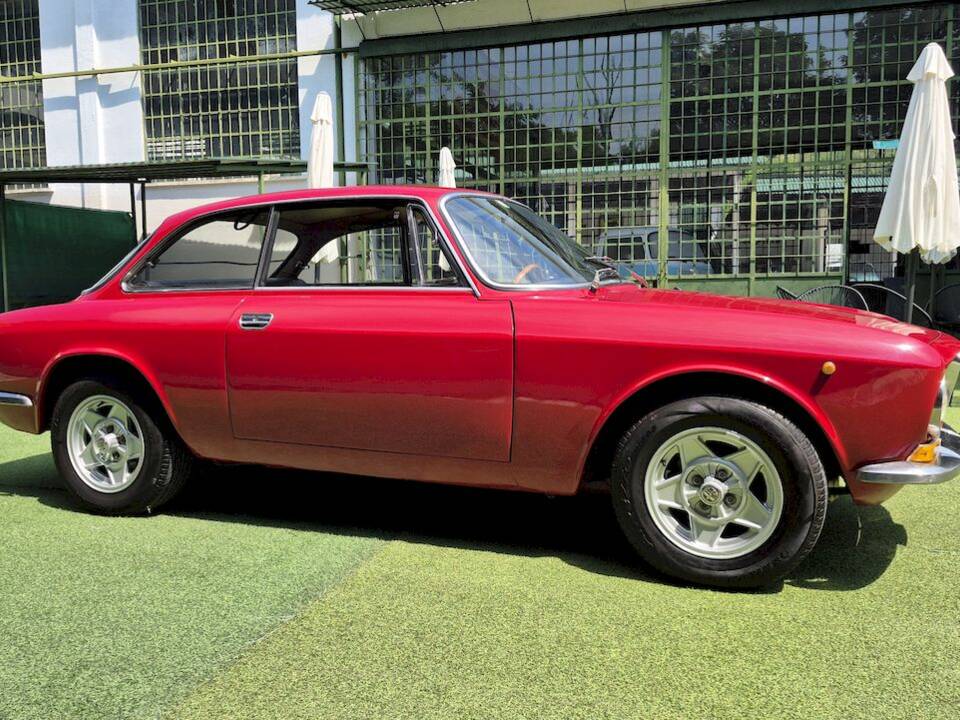 Image 8/50 de Alfa Romeo Giulia GT 1300 Junior (1971)
