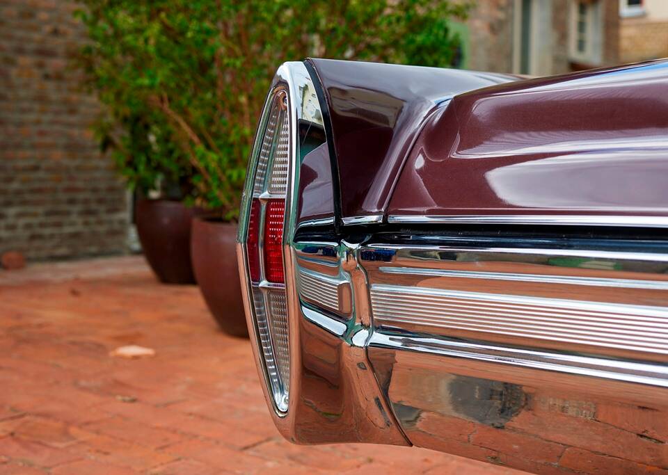 Bild 32/200 von Cadillac Coupe DeVille (1968)
