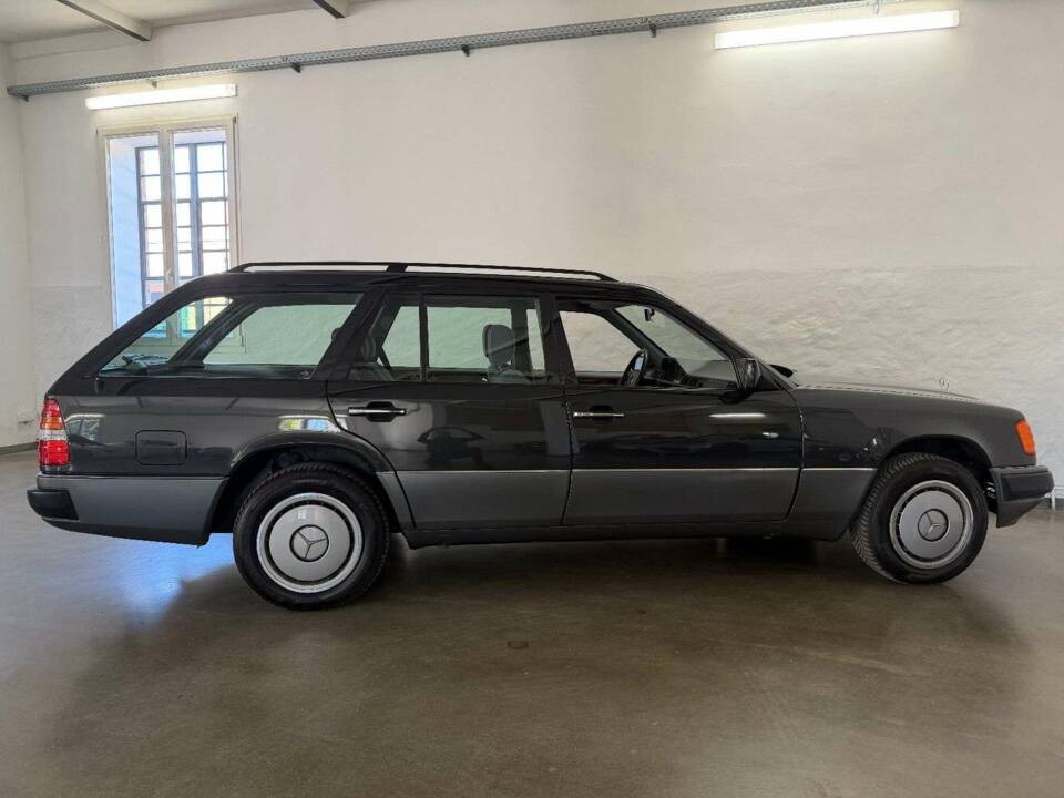 Image 25/43 of Mercedes-Benz 230 TE (1992)