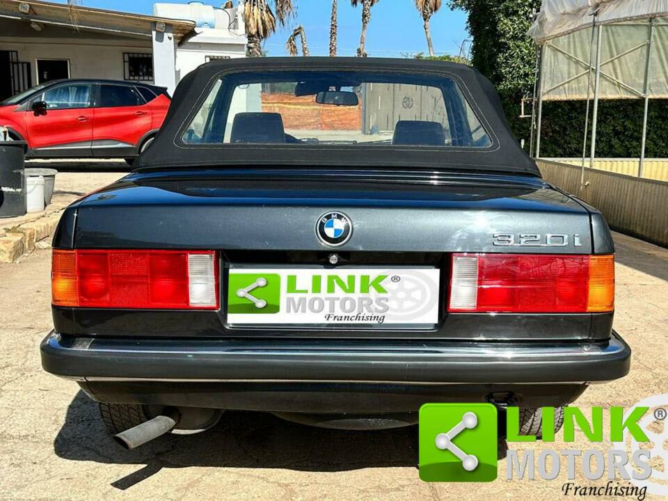 Immagine 5/10 di BMW 320i (1987)