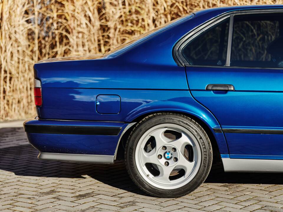 Bild 8/18 von BMW M5 (1992)