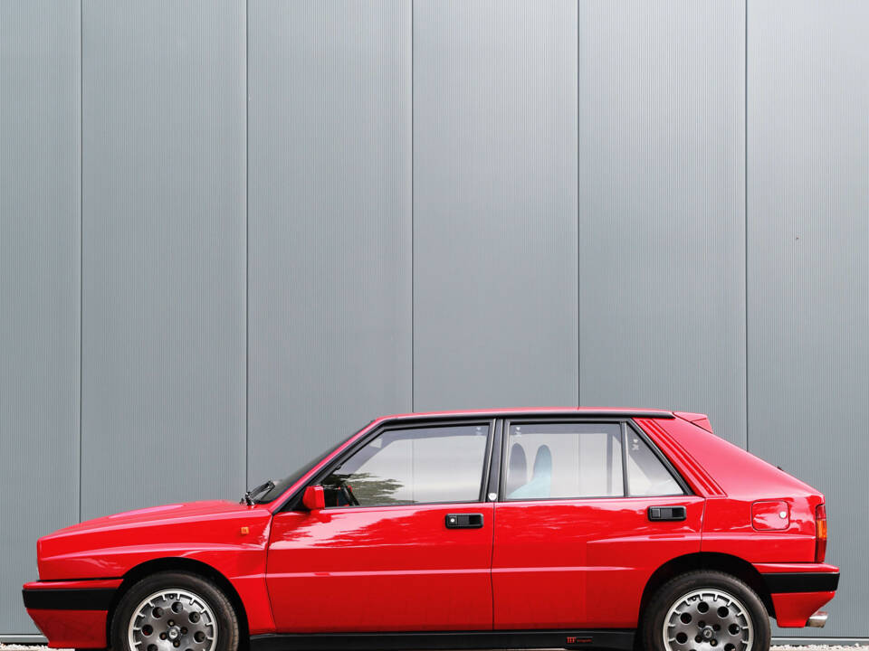 Image 16/41 of Lancia Delta HF Integrale (1989)
