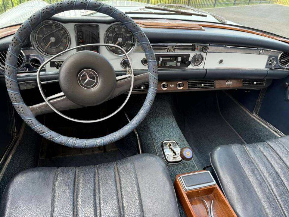 Image 29/50 of Mercedes-Benz 280 SL (1968)