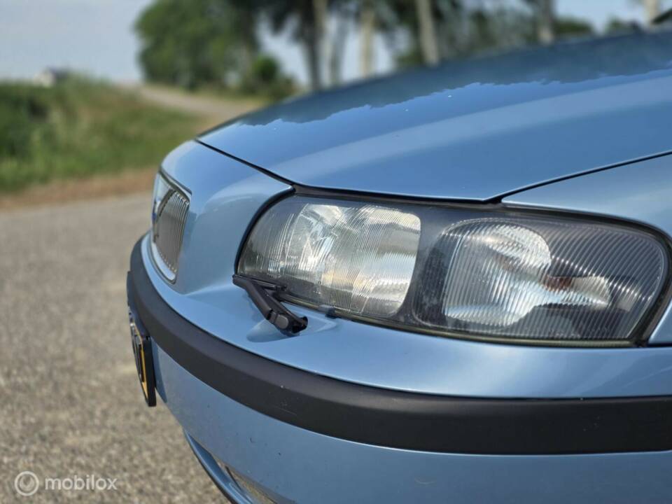 Image 15/40 of Volvo V 70 2.5T (2004)