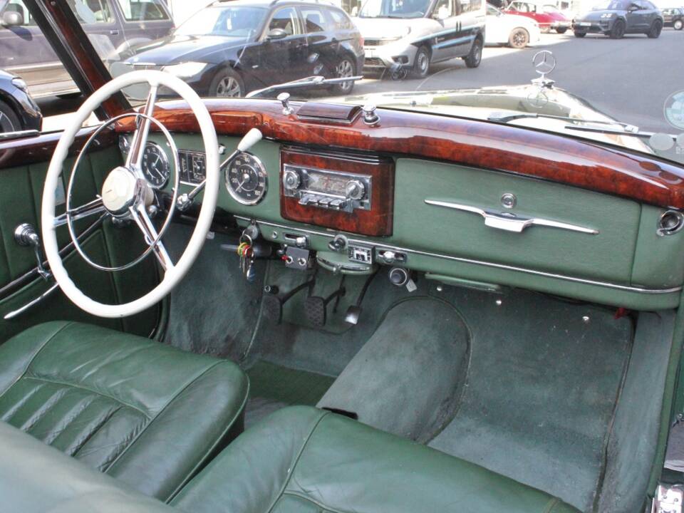 Image 6/17 of Mercedes-Benz 220 Cabriolet A (1953)