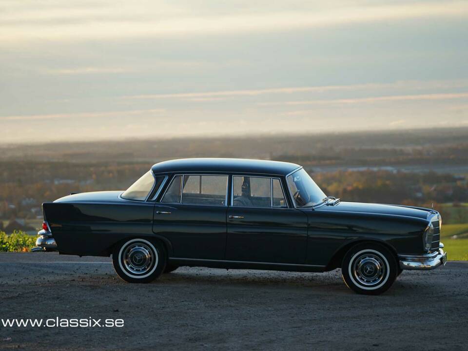 Image 10/24 of Mercedes-Benz 220 S b (1965)