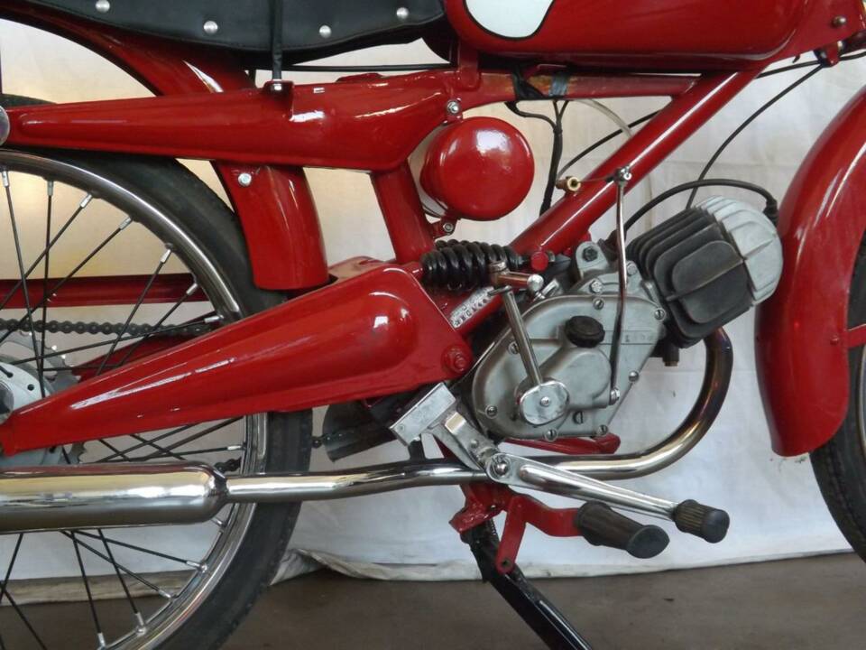 Image 18/44 of Moto Guzzi Cardellino 75 (1957)