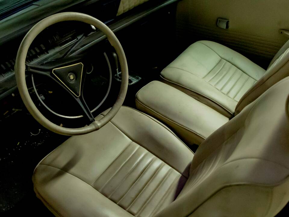 Image 3/50 of Chrysler 300 L (1970)