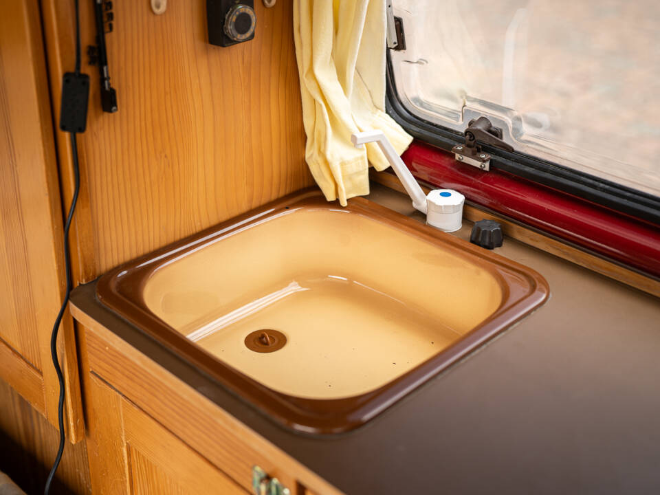 Bild 47/52 von Volkswagen T3 Bus 2.1 (1989)