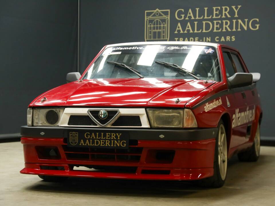 Image 6/50 de Alfa Romeo 75 3.0 V6 QV (1990)