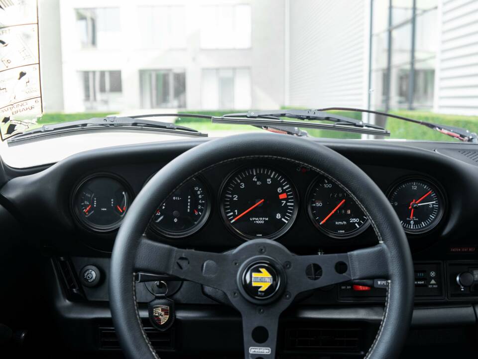 Image 22/37 of Porsche 911 2.7 S (1974)