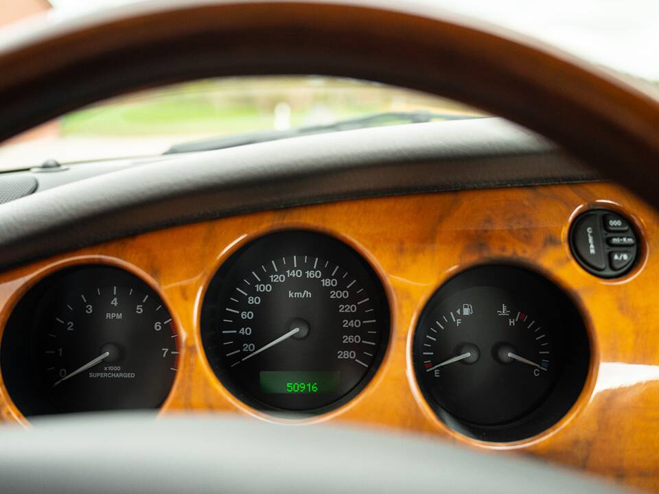 Bild 31/37 von Jaguar XKR (2001)