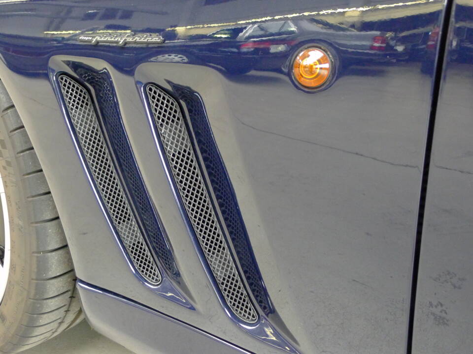 Image 31/41 of Ferrari 550 Maranello (2000)
