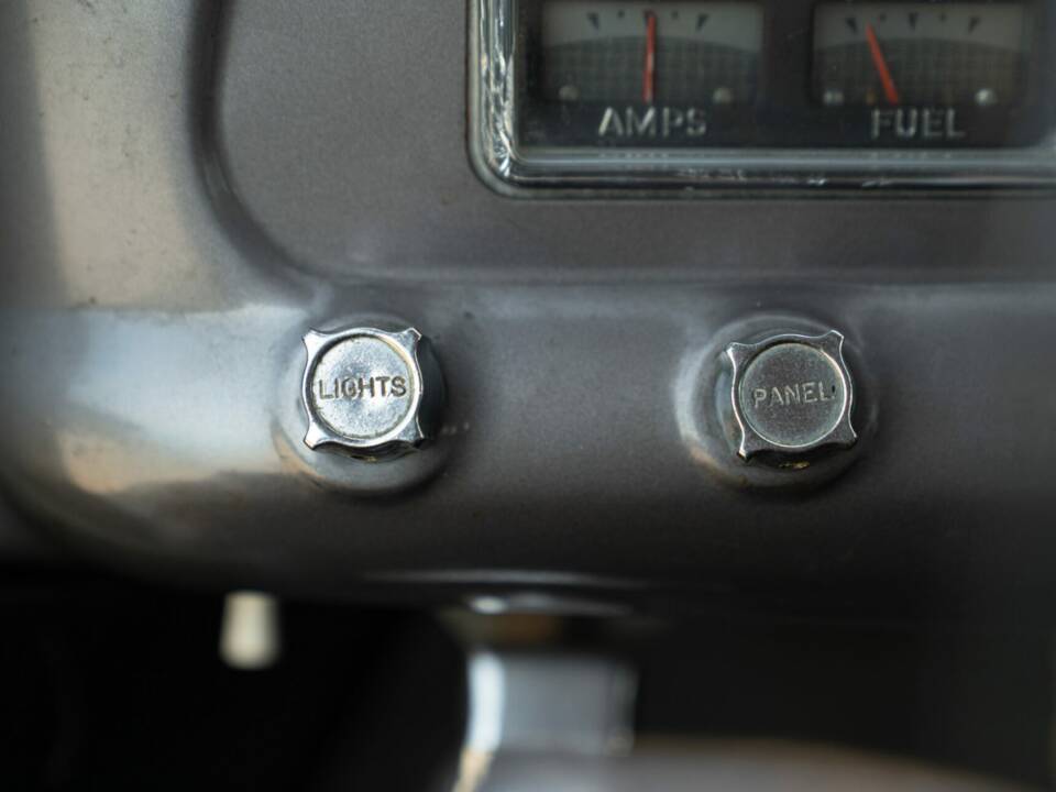 Image 41/50 of Dodge Coronet "Red Ram" (1953)