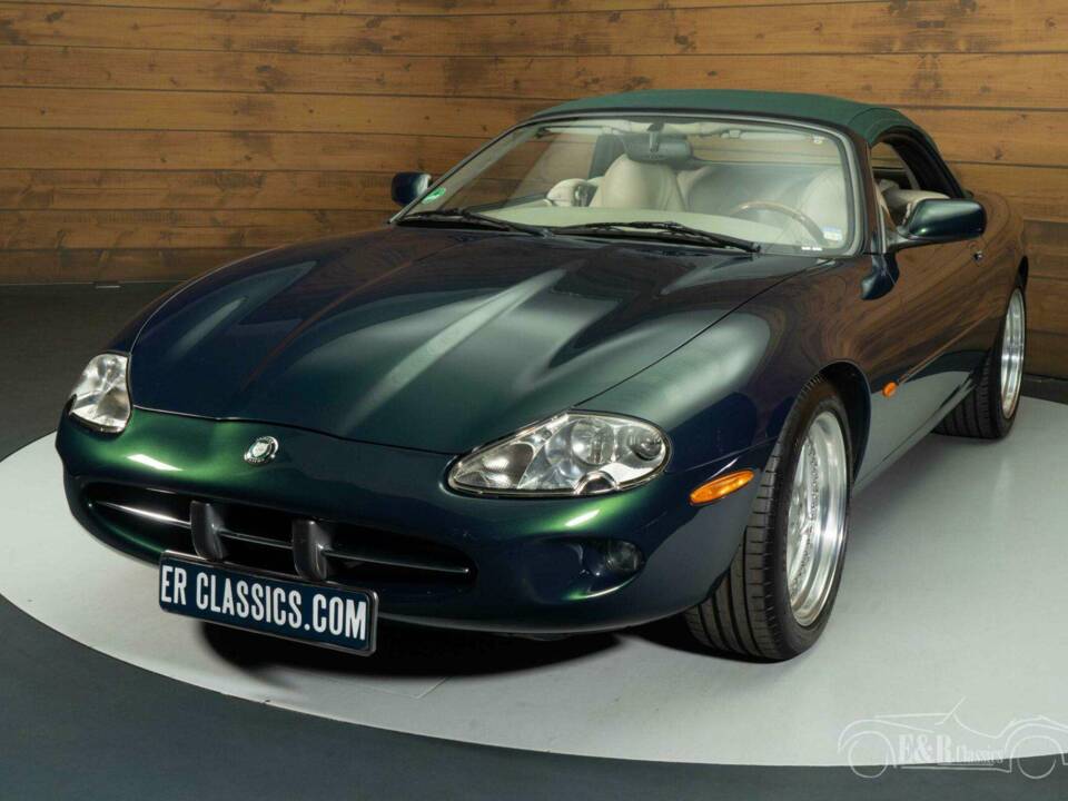 Image 2/19 of Jaguar XK8 4.0 (1998)