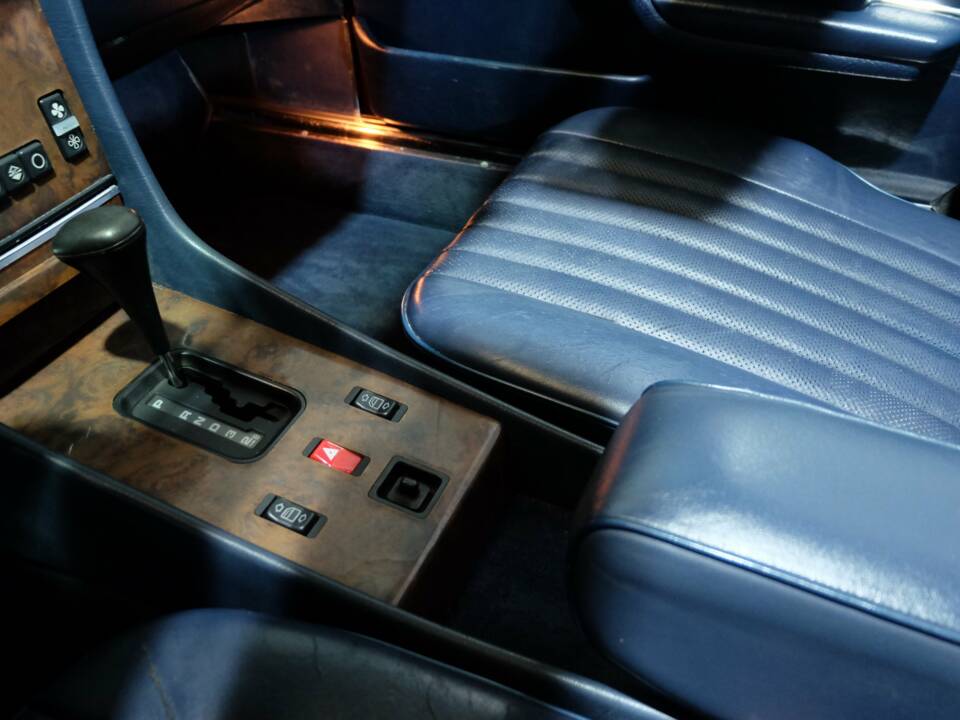 Image 16/42 de Mercedes-Benz 560 SL (1988)