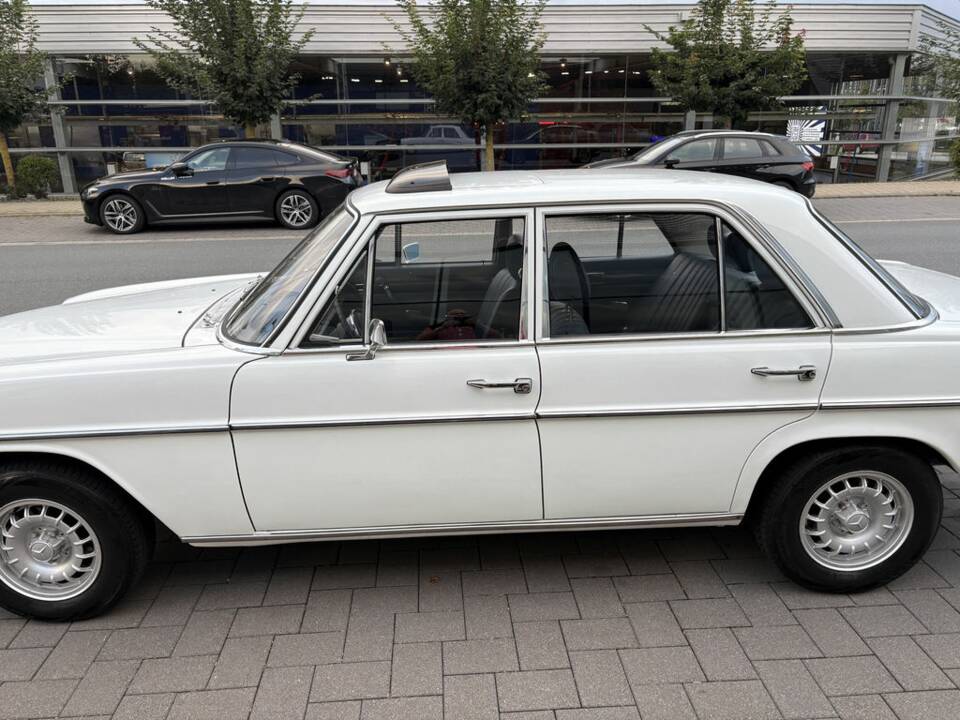 Image 3/8 of Mercedes-Benz 200 D (1970)