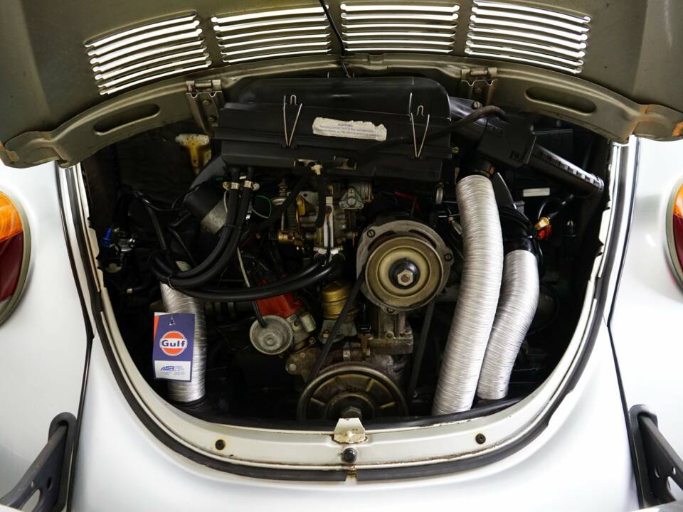 Immagine 28/31 di Volkswagen Käfer 1303 LS (1979)