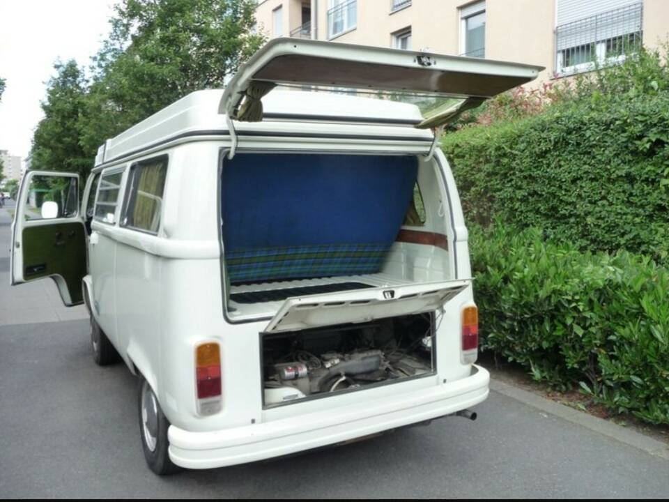 Image 2/100 of Volkswagen T2b Westfalia (1973)