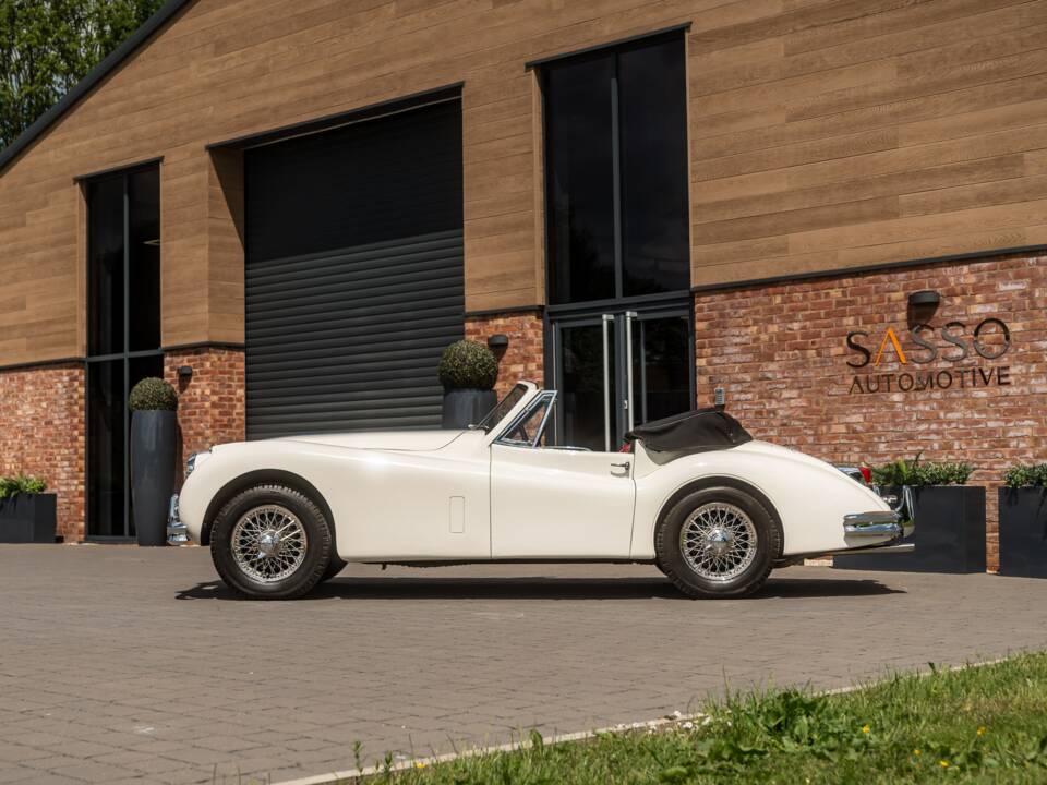 Image 17/58 of Jaguar XK 140 SE DHC (1955)