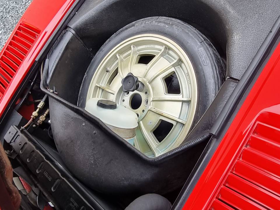 Image 13/20 de Ferrari 308 GTBi (1982)