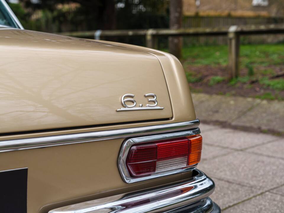 Image 14/34 of Mercedes-Benz 300 SEL 6.3 (1969)