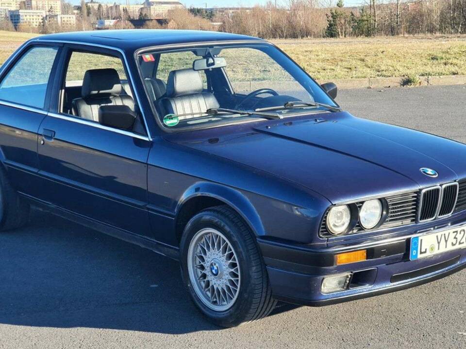 Image 3/20 of BMW 320i (1990)