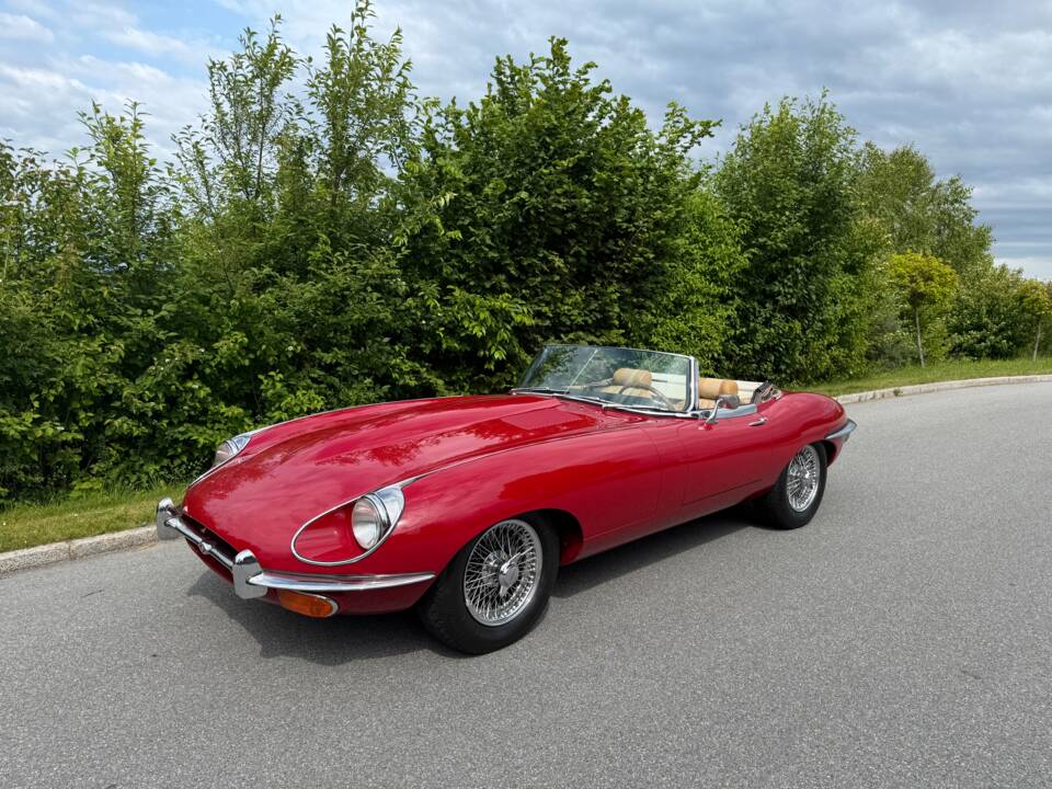 Image 35/35 of Jaguar E-Type (1969)
